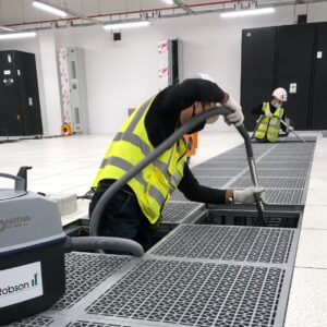 Micro-dépoussiérage : Deep-cleaning des salles et équipements IT