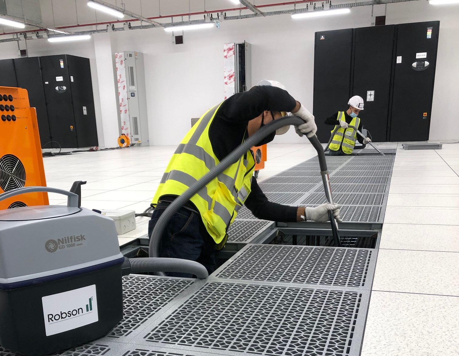 Micro-dépoussiérage : Deep-cleaning des salles et équipements IT